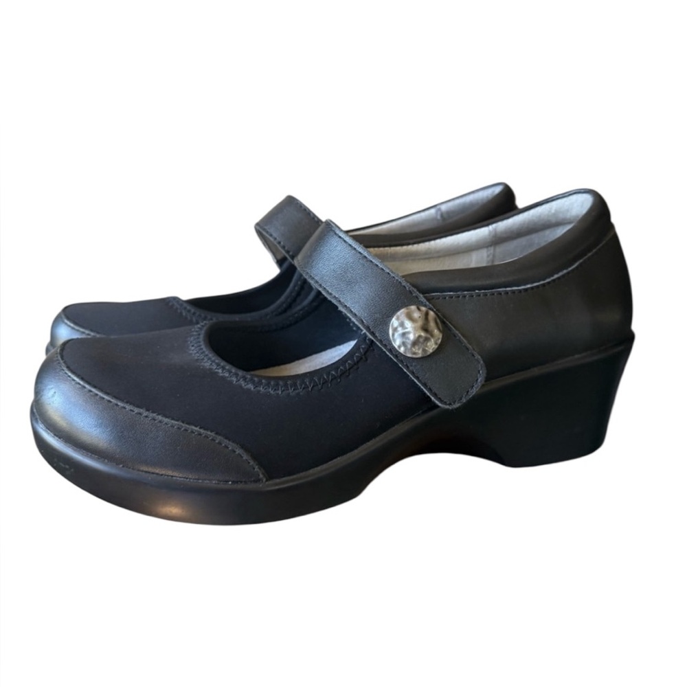 Women's Black Mary Jane Comfort Wedge Flats
